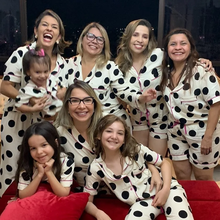 Grupo em pijamas