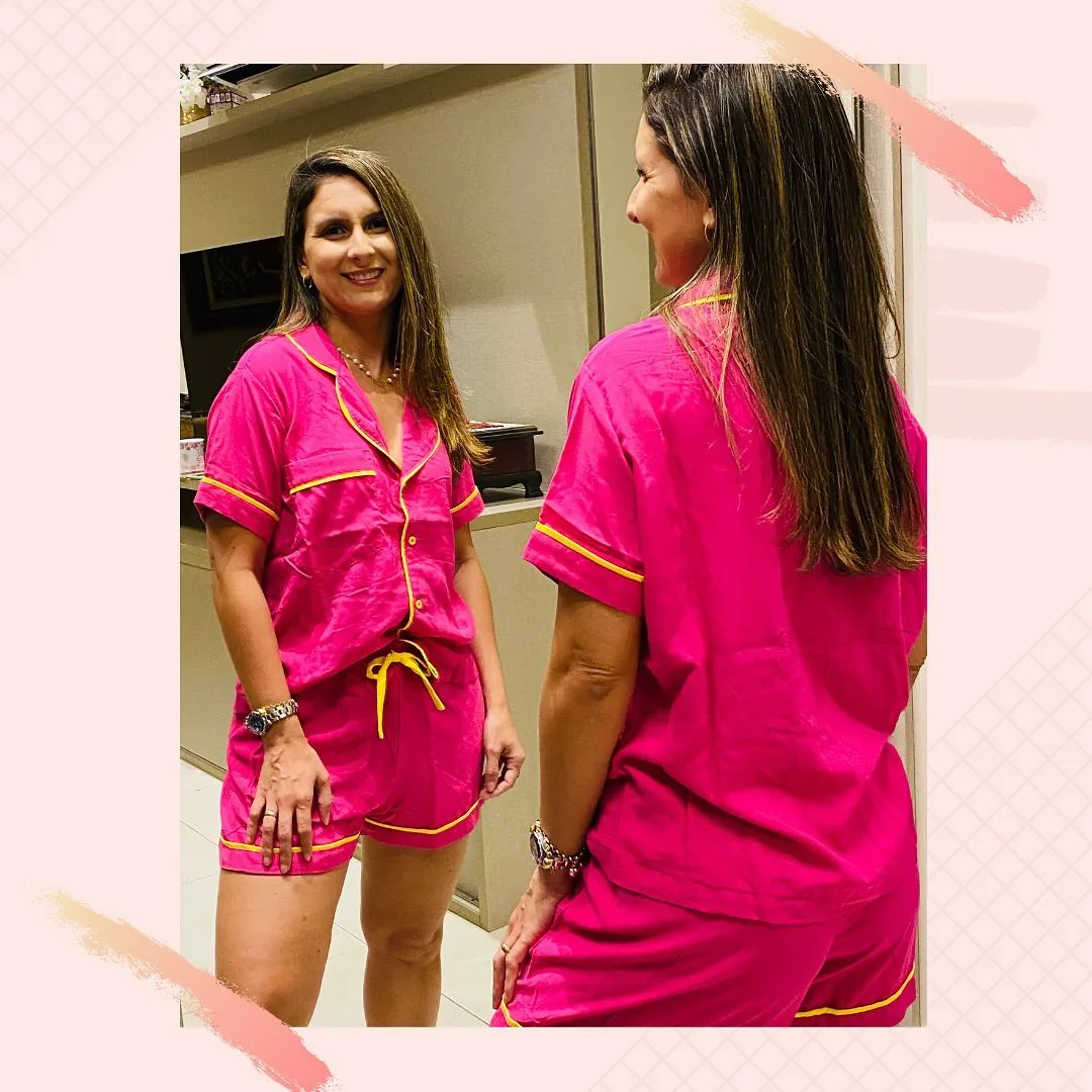 Cliente usando pijama pink do acervo real